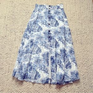H&M Skirt with Buttons White/Blue Patterned 10 NWT